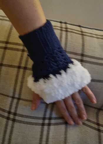 Beyaz Kürklü Örgü Eldiven - Görsel 4