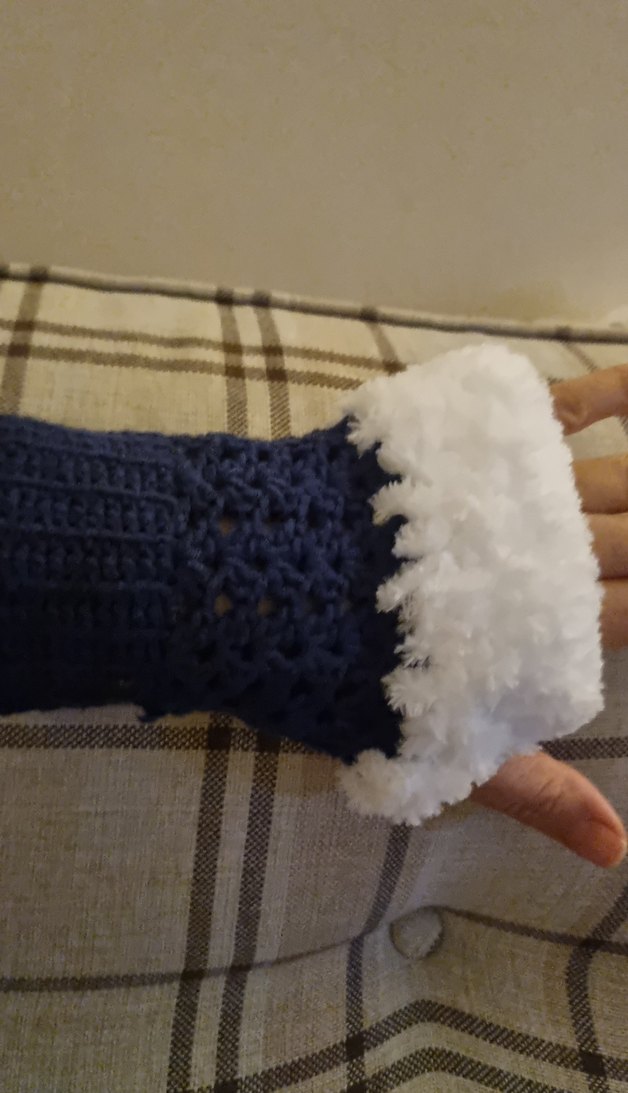 Beyaz Kürklü Örgü Eldiven - Görsel 5