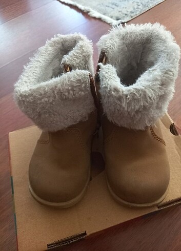 LC Waikiki Bot 23 numara