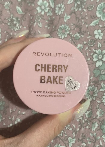 Revolution Cherry Bake Pudra