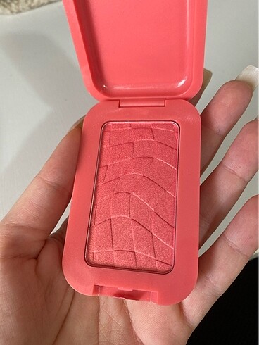 Beden Nyx buttermelt allık