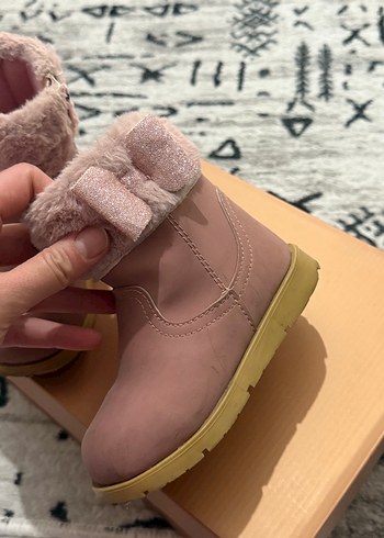 24 Beden pembe Renk Pembe Kürklü Kız Çocuk Botu