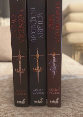Adora Yağmur Üçlemesi - Fantastik Roman Seti