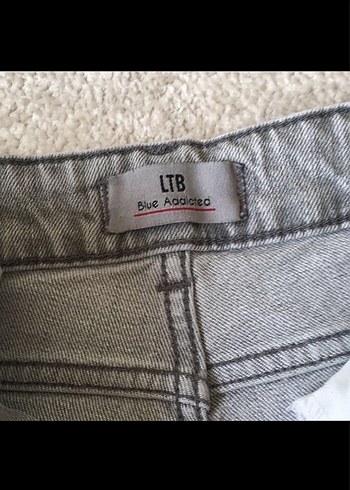 Gri Kadın Denim Mini Şort - Görsel 4