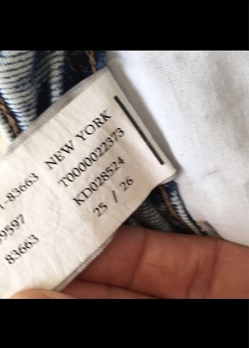 Gri Yırtık Detaylı Kadın Kot Şort - Görsel 4