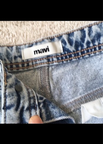 Gri Yırtık Detaylı Kadın Kot Şort - Görsel 7