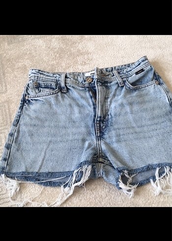 Gri Yırtık Detaylı Kadın Kot Şort - Görsel 3