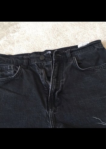 Kadın Siyah Yırtık Mini Kot Şort - Görsel 2