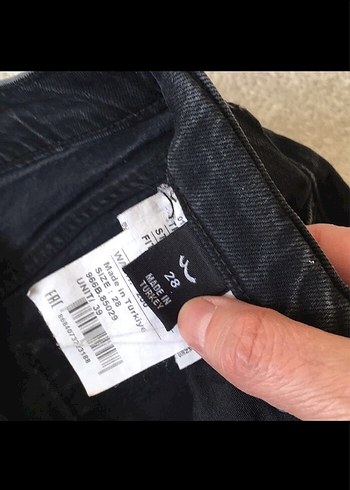 Kadın Siyah Yırtık Mini Kot Şort - Görsel 4