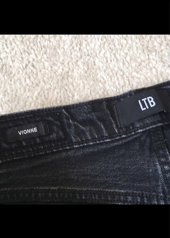 Kadın Siyah Yırtık Mini Kot Şort - Görsel 5