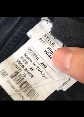 Kadın Siyah Yırtık Mini Kot Şort - Görsel 3