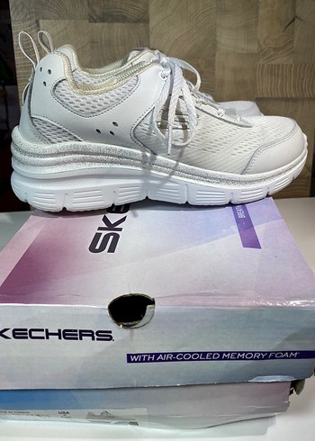 37 Beden beyaz Renk Orijinal Skechers beyaz ayakkabı