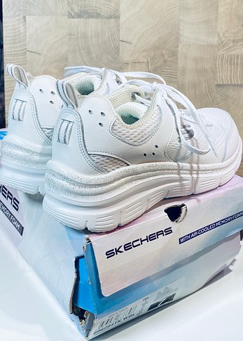 37 Beden Orijinal Skechers beyaz ayakkabı