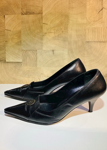 Klasik Siyah Deri Stiletto Topuklu Ayakkabı