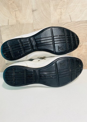 Orijinal Louis Vuitton beyaz sneaker - Görsel 9