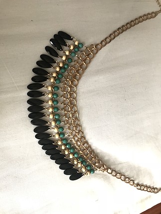Altın sarısı yesil siyah taşlı kolye