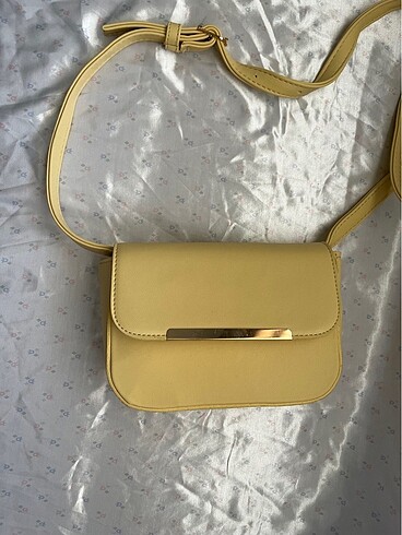  Beden BUTTER YELLOW KAPAKLI ÇANTA