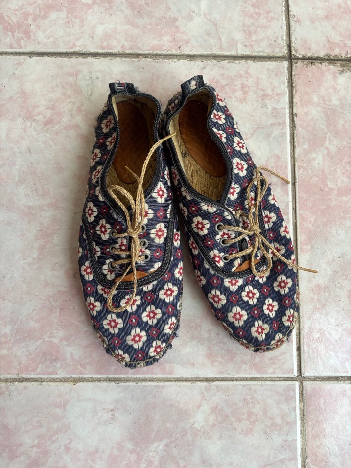 Çiçek Desenli Bağcıklı Kadın ayakkabısı - Görsel 2