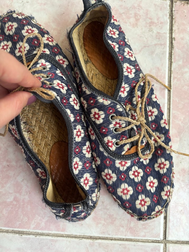 Çiçek Desenli Bağcıklı Kadın ayakkabısı - Görsel 4