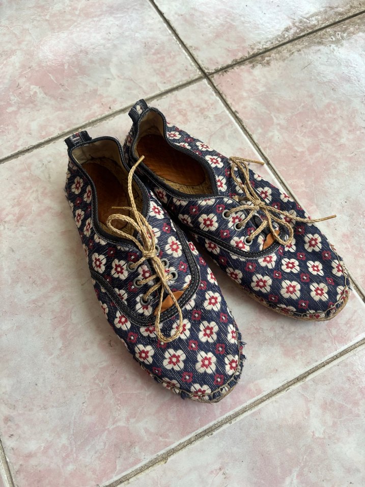 Çiçek Desenli Bağcıklı Kadın ayakkabısı - Görsel 3