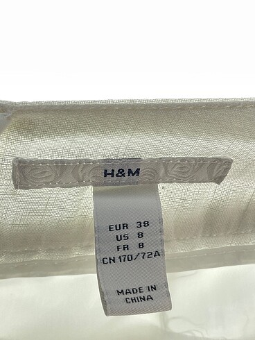 38 Beden beyaz Renk H&M Bermuda / Kapri %70 İndirimli.