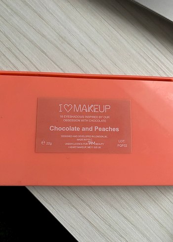 I heart revolution chocolate and peaches far paleti - Görsel 5