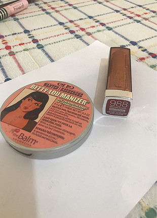 Thebalm betty lou bronzer maybelline 988 mat ruj