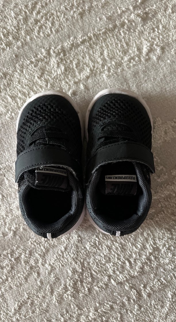 Nike Erkek Çocuk Siyah Cırtlı Spor Ayakkabı - Görsel 3