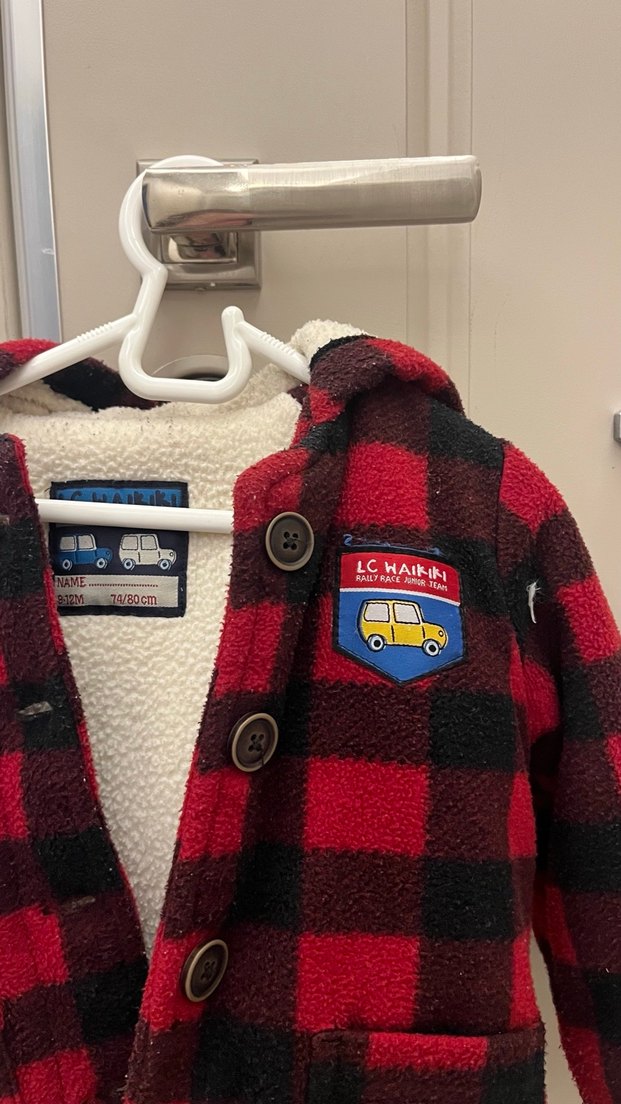 Kareli Kırmızı Düğmeli Erkek Çocuk Kaban - Görsel 2