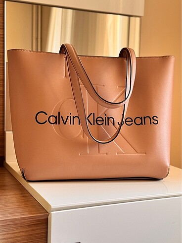 Calvin Klein tote çanta