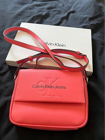 Calvin klein pembe çanta