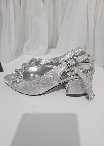 Gri Yılan Desenli Tokalı İnce Topuklu Ayakkabı - Görsel 6