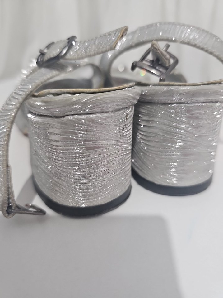 Gri Yılan Desenli Tokalı İnce Topuklu Ayakkabı - Görsel 5