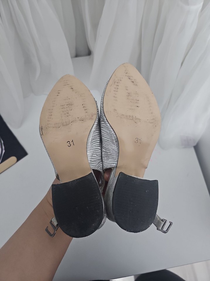 Gri Yılan Desenli Tokalı İnce Topuklu Ayakkabı - Görsel 2