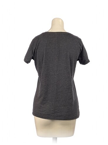 m Beden Defacto T-shirt %70 İndirimli.