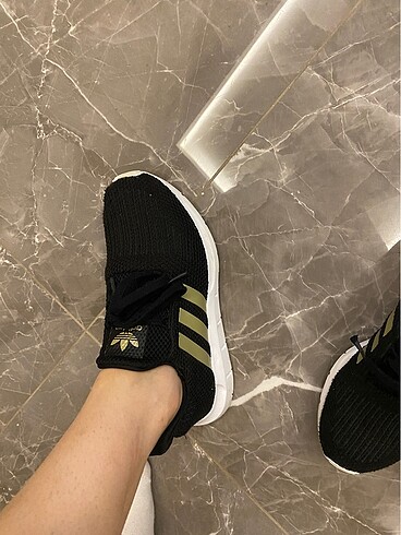 37 Beden siyah Renk Adidas kadın ayakkabı