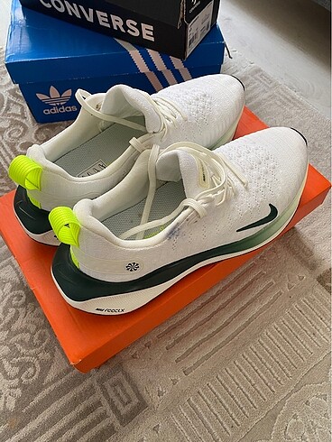 NIKE REACTX INFINITY RUN 4