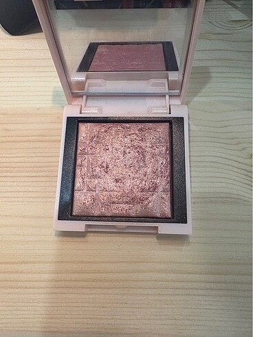 Beden BOBBI BROWN 0 AYDINLATICI | HIGHLIGHTER ? HIGHLIGHTING POWDER AY