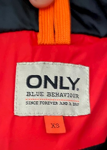 Kırmızı Kapüşonlu Kadın Kış Montu - Görsel 5