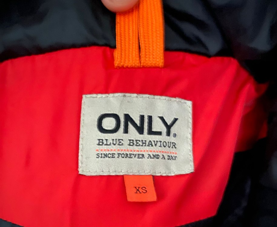 Kırmızı Kapüşonlu Kadın Kış Montu - Görsel 5