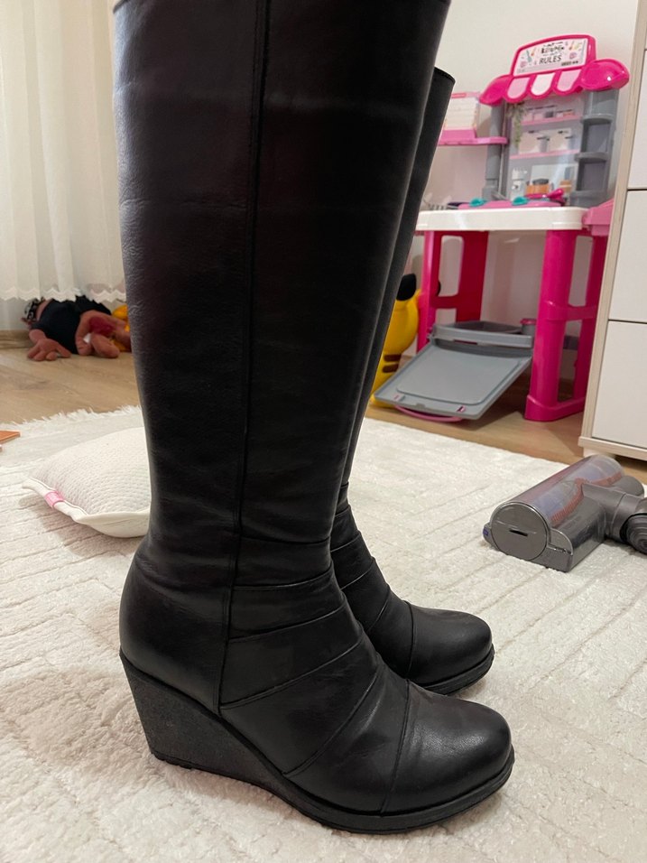 Siyah Topuklu Kadın Dizüstü Bot - Görsel 2