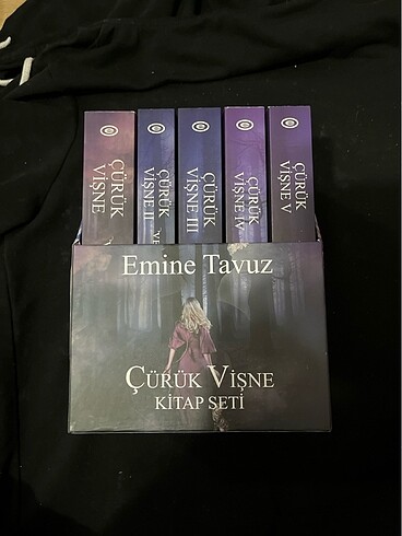 Emine Tavuz-Çürük Vişne Kutulu Set