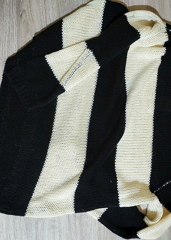 h&m Kadın Siyah-Beyaz Çizgili Kısa Örgü Kazak - Görsel 2