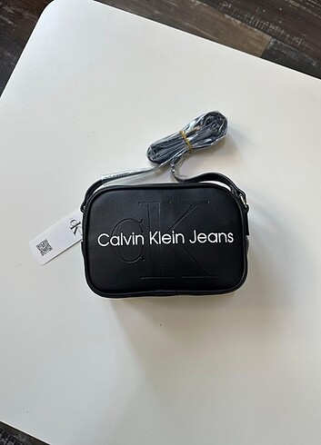 Calvin Klein Calvin Klein canta