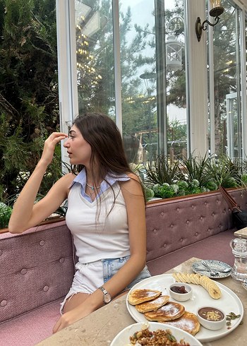 Stradivarius beyaz askılı polo yaka üst