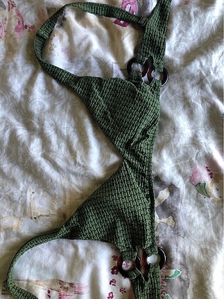 Haki yeşili bikini üstü
