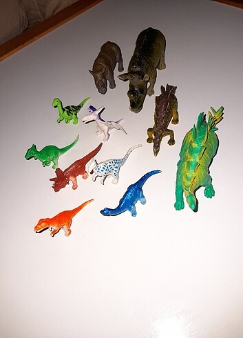 Dinozor figürlü oyuncaklar