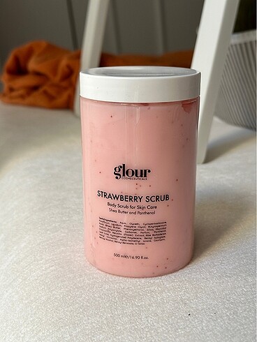 Flour strawberry scrub