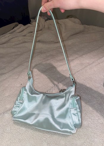 Bershka Turkuaz saten  Fermuarlı Çanta - Görsel 2