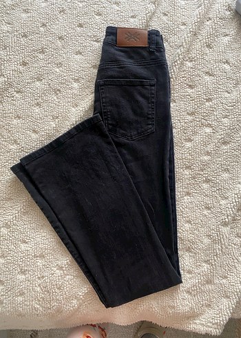 Siyah Bol Kesim Kadın Jean - Görsel 3